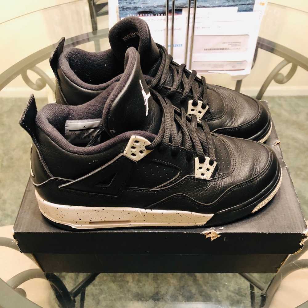 Jordans 4 size 5 1/2 youth  used in good condition
